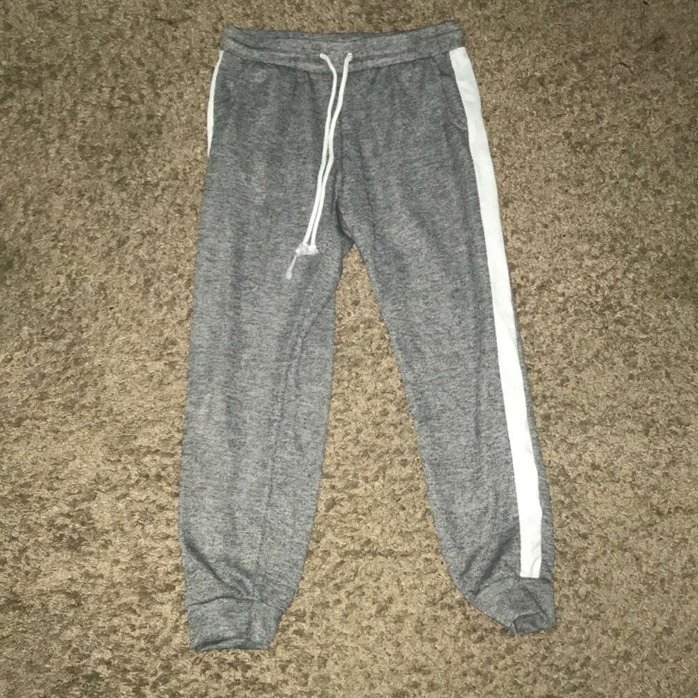 grey ankle cut sweatpants